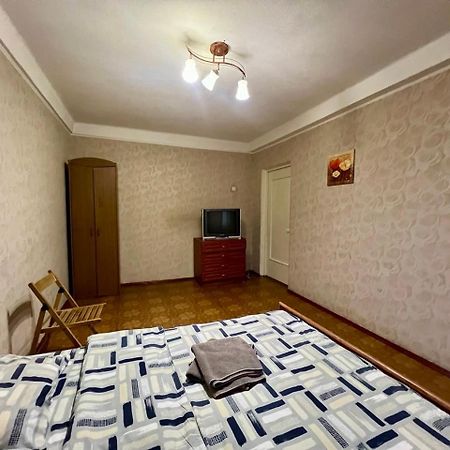 Квартира Эконом-Класса Возле Метро Левобережная Киев Екстериор снимка