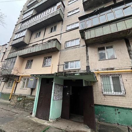 Квартира Эконом-Класса Возле Метро Левобережная Киев Екстериор снимка