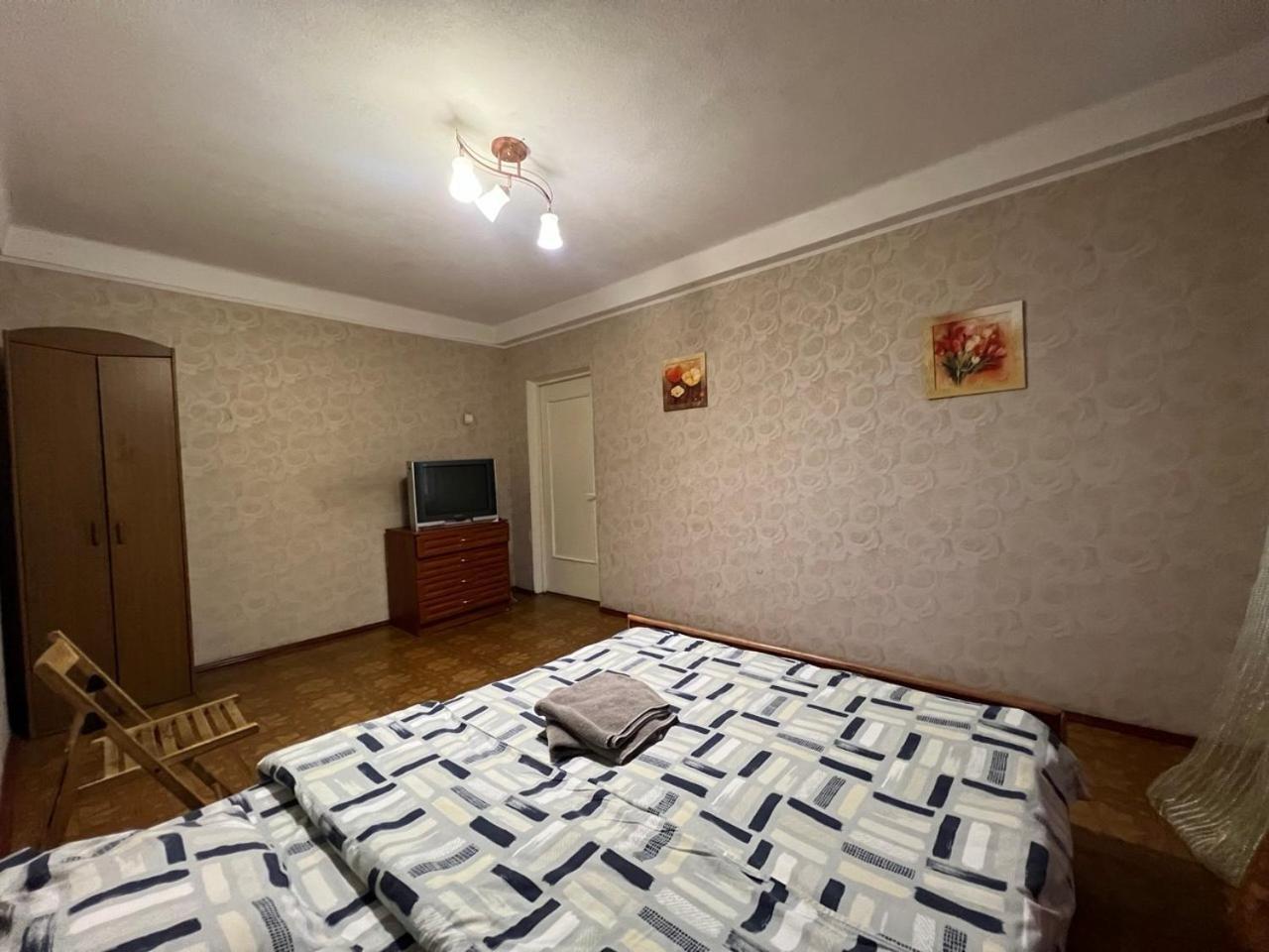 Квартира Эконом-Класса Возле Метро Левобережная Киев Екстериор снимка