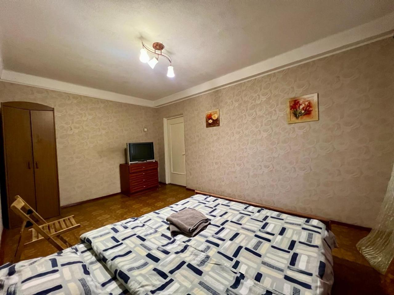 Квартира Эконом-Класса Возле Метро Левобережная Киев Екстериор снимка